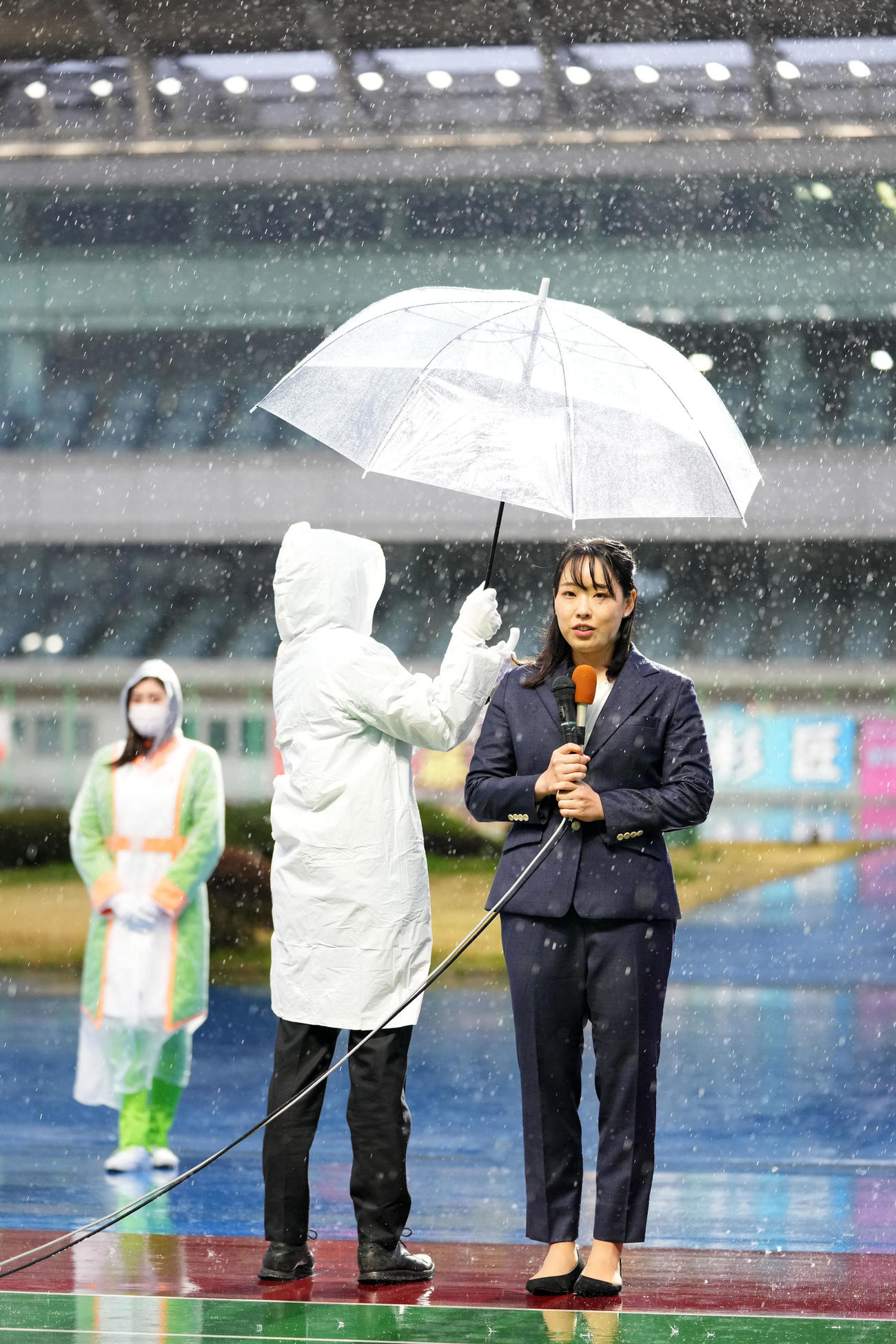 地元での優勝報告会で突然の引退を発表する高木真備（撮影・横山健太）