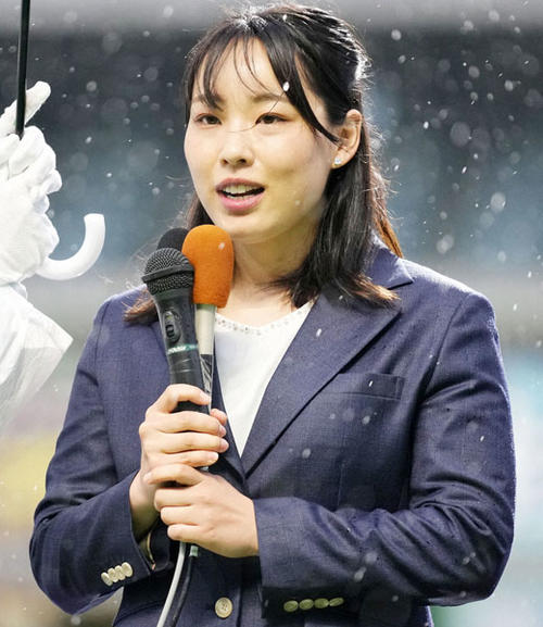ガールズGP優勝報告会で引退を発表する高木真備