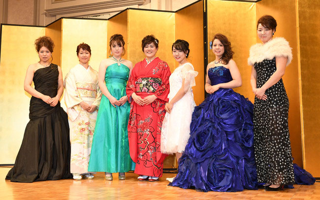 ガールズグランプリ2017の前夜祭に集まった出場メンバー。右から3人目が高木真備（2017年12月20日）