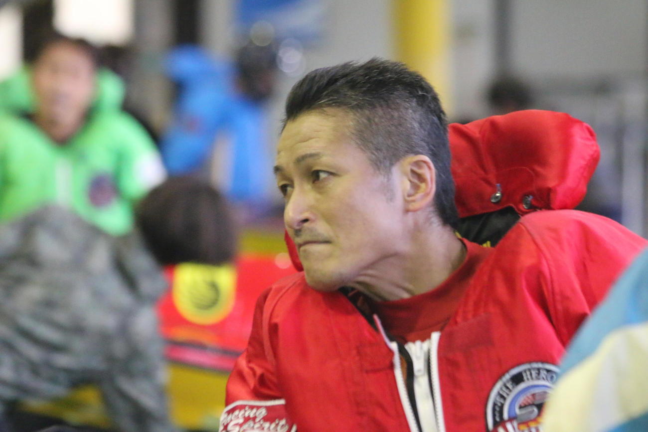 G3シャボン玉石けん杯　予選2位通過の小野勇作が節一パワーを生かし、準優10Rはイン押し切る＝2022年4月4日