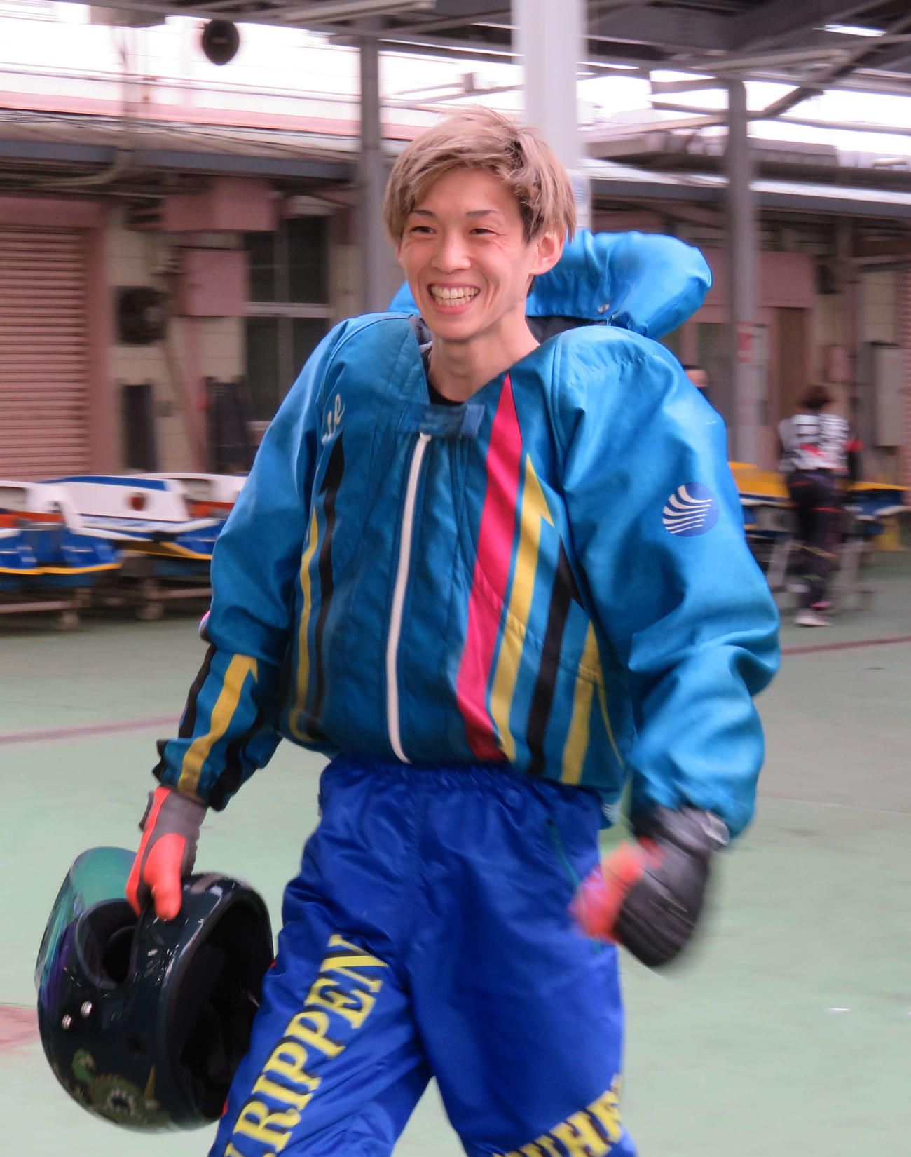 小池修平が12R平和島選抜をまくり差し快勝、気持ちのいい笑顔を見せた