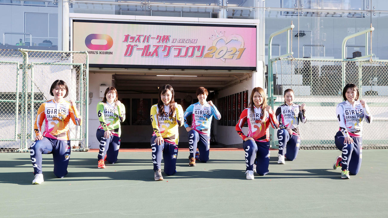 昨年のガールズグランプリ出場選手。右から児玉碧衣、小林優香、石井寛子、小林莉子、高木真備（引退）、尾方真生、坂口楓香