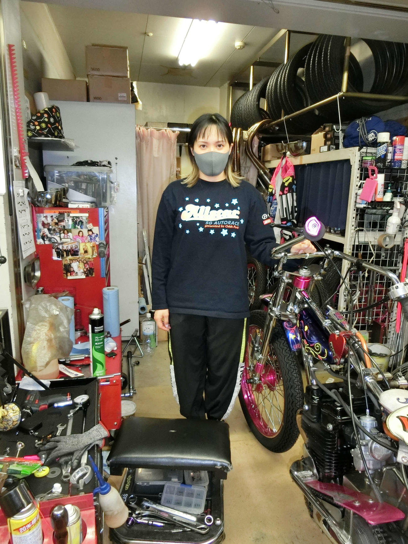 佐藤摩弥はリング交換でマシンを仕上げていく（撮影・海老原実）