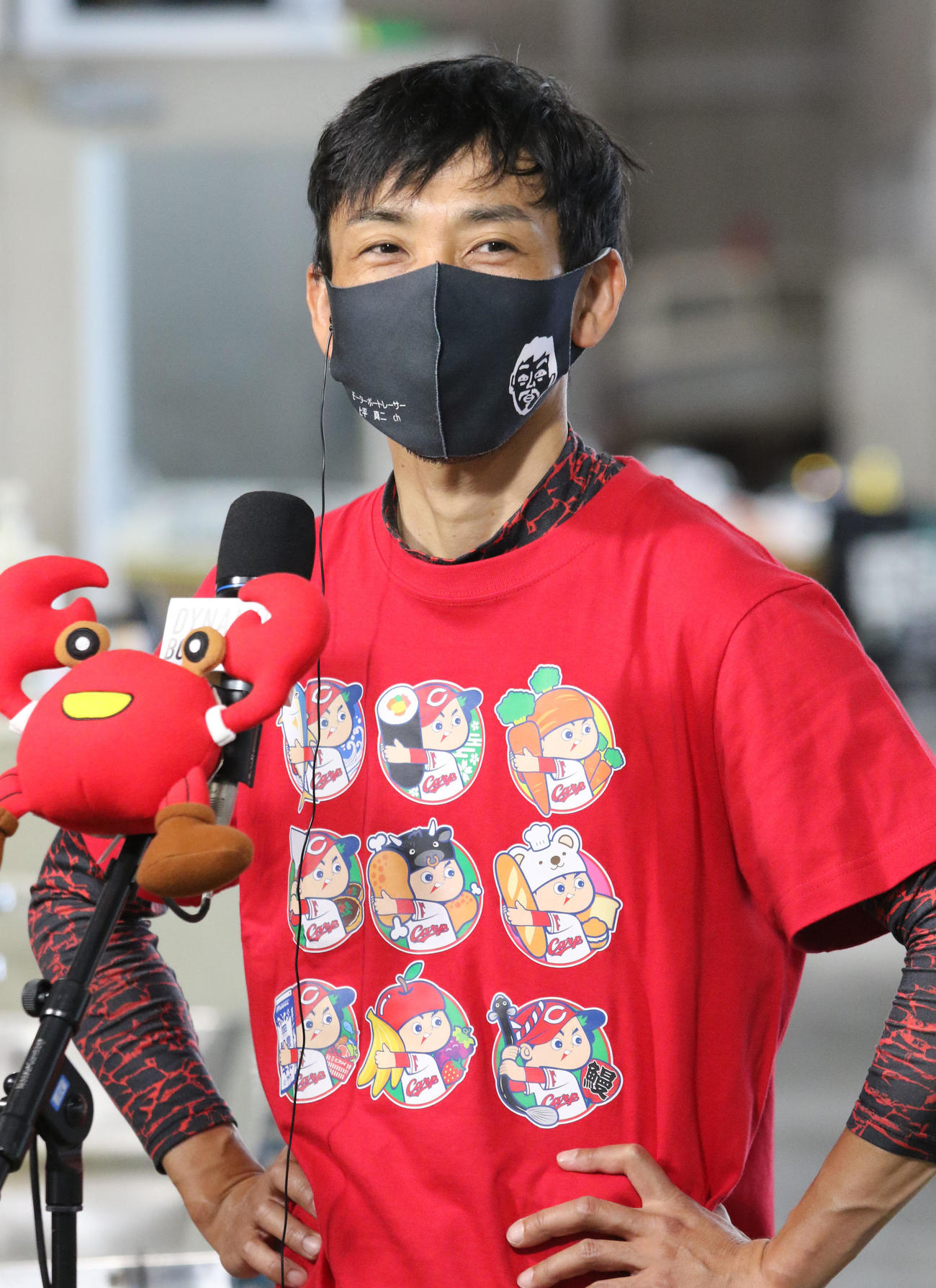 勝利インタビューを受ける上平真二（撮影・渦原淳）