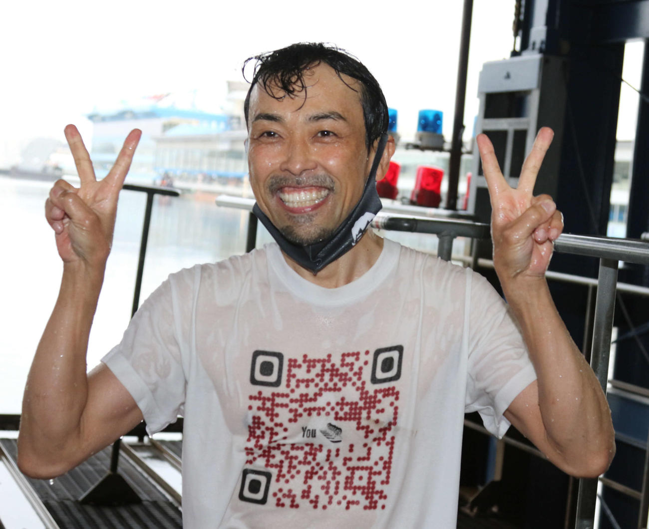 カニポーズでG1初制覇を喜ぶ上平真二