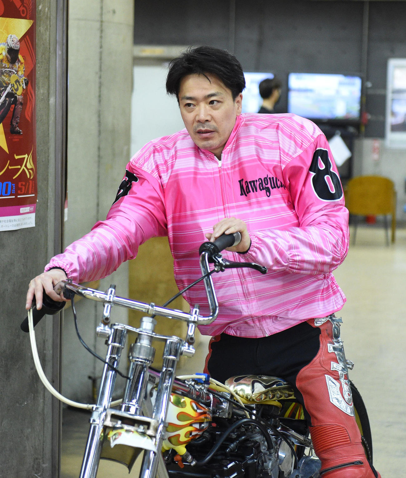 2日目予選8Rで1着の木村武之はウイニングランに向かう（撮影・柴田隆二）