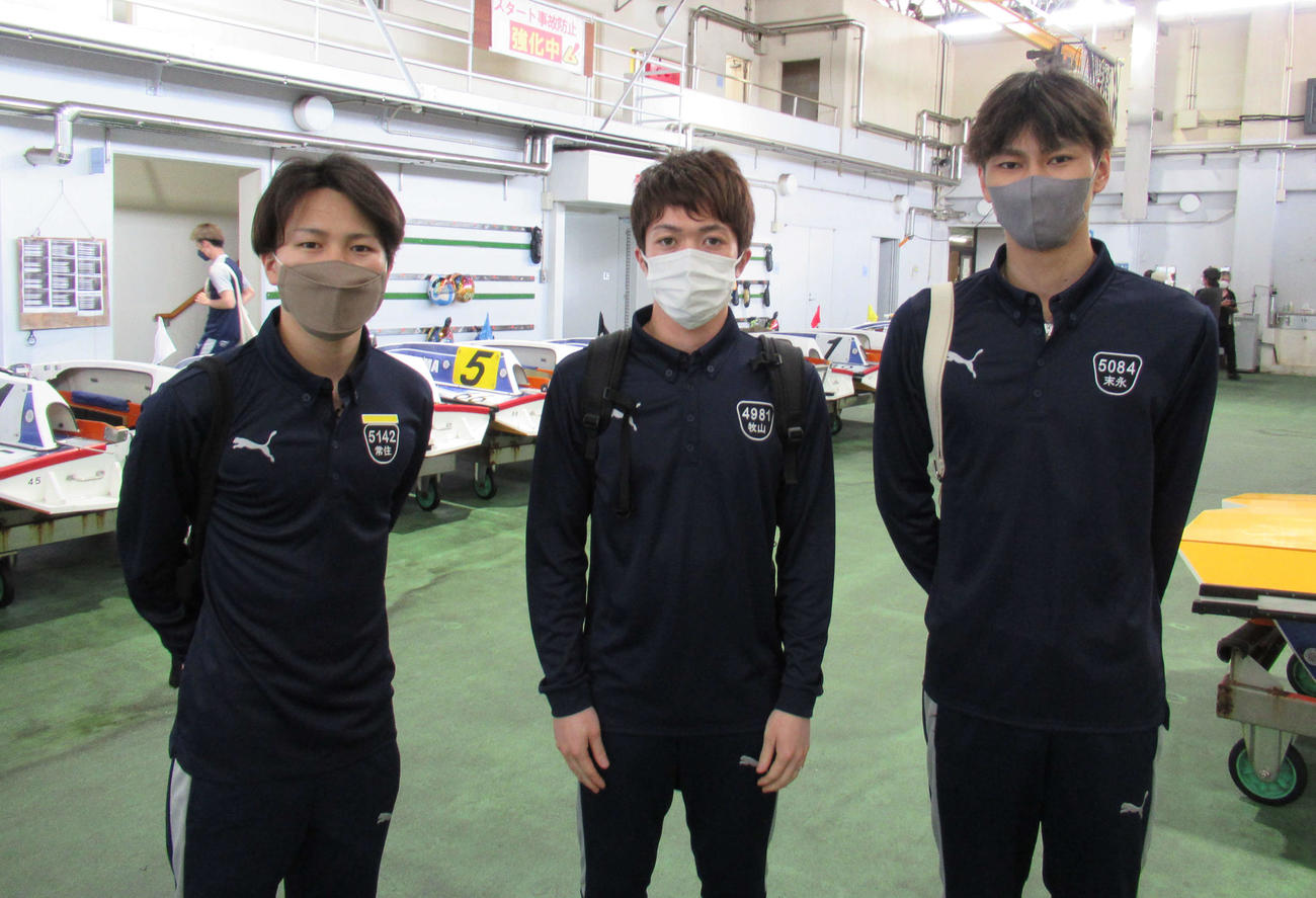 児島の地で奮闘している、左から常住蓮、牧山敦也、末永和也の佐賀トリオ（撮影・高田和典）