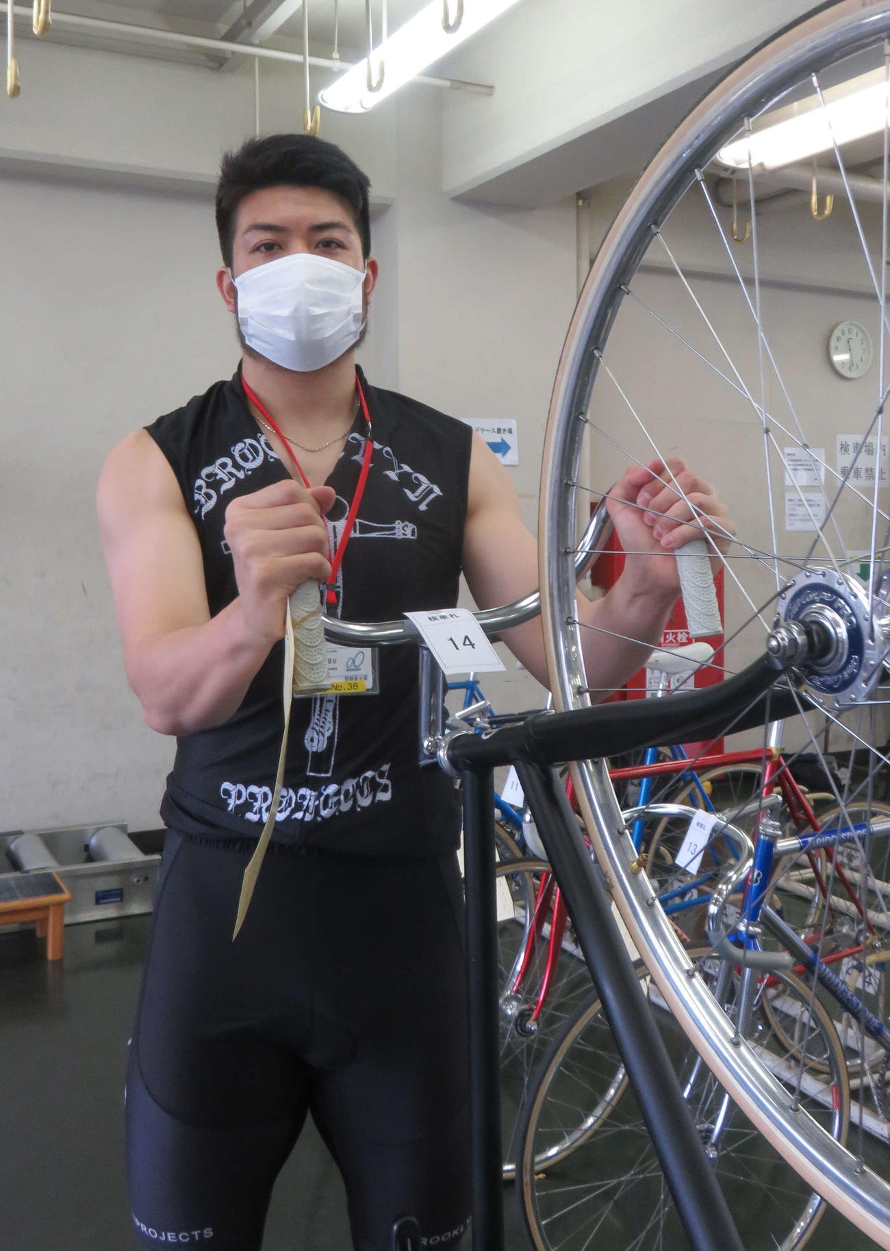 新車に確かな手応えを感じている月森亮輔（撮影・栗田文人）
