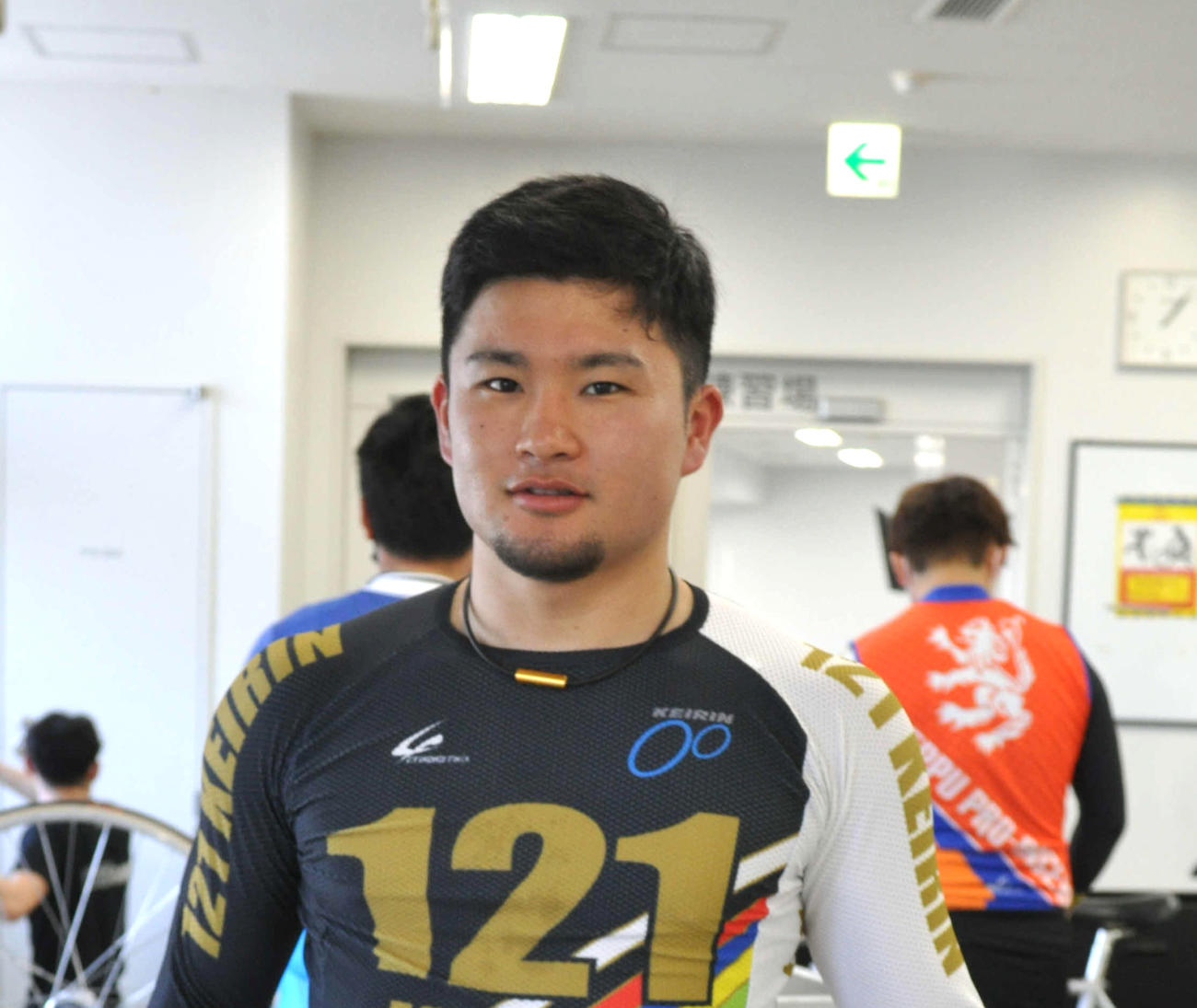 地元の真鍋智寛が室井蓮太朗の番手まくりに乗ってV奪取に挑む