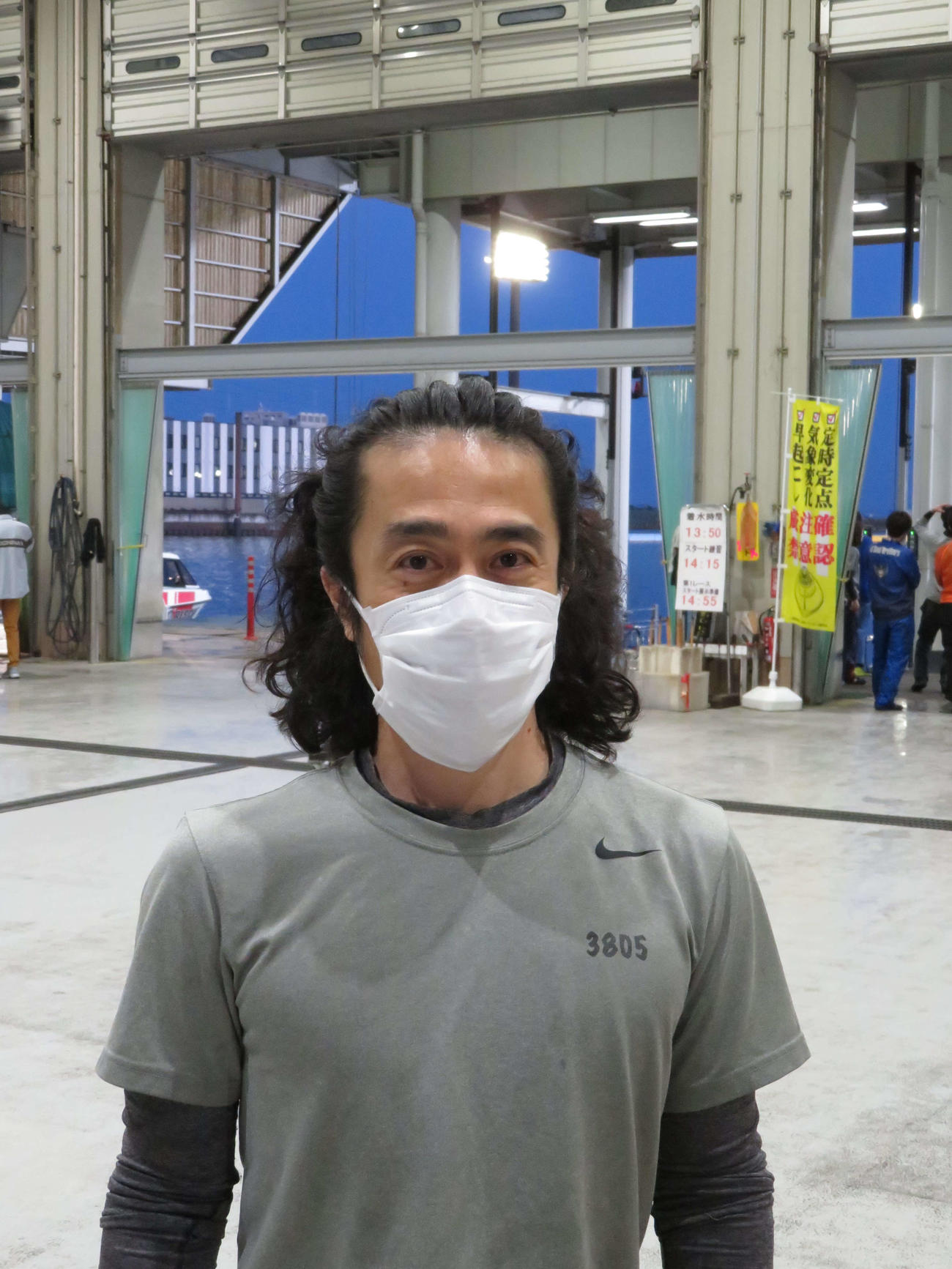 高橋英之が新ペラを素早く仕上げる