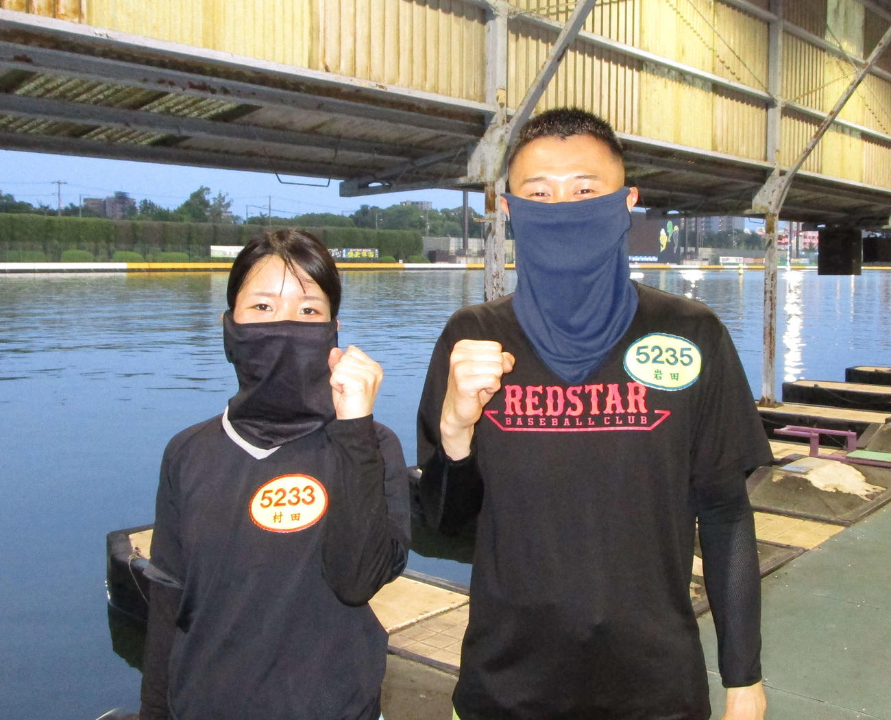 今節デビューする村田佳奈子と岩田凌（左から）
