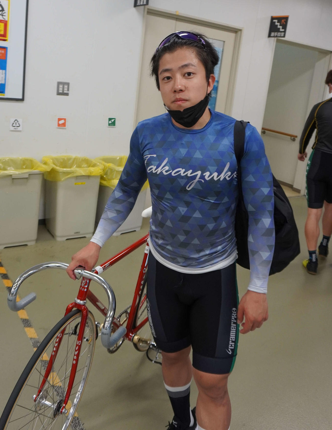 まくりに主体に攻める犬塚貴之が準決4Rは同期の藤田周磨に挑戦する（撮影・秋山正則）