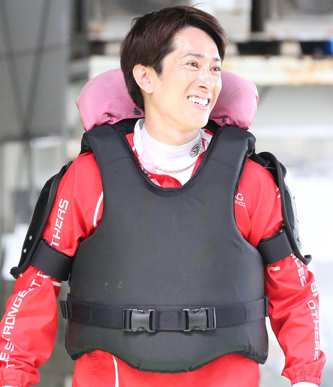 相棒の55号機に不満を漏らす篠崎元志（撮影・梅根麻紀）