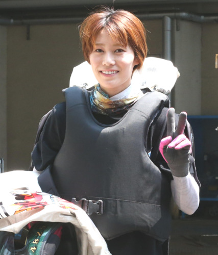 倉持莉々はSG初勝利を挙げて笑顔でVサイン（撮影・梅根麻紀）