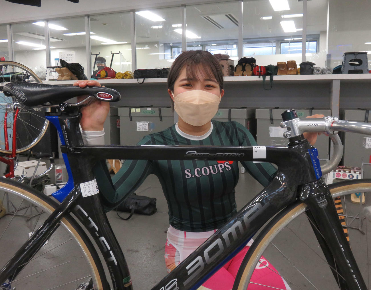 セッティング調整で好感触を得た川嶋百香（撮影・栗田文人）