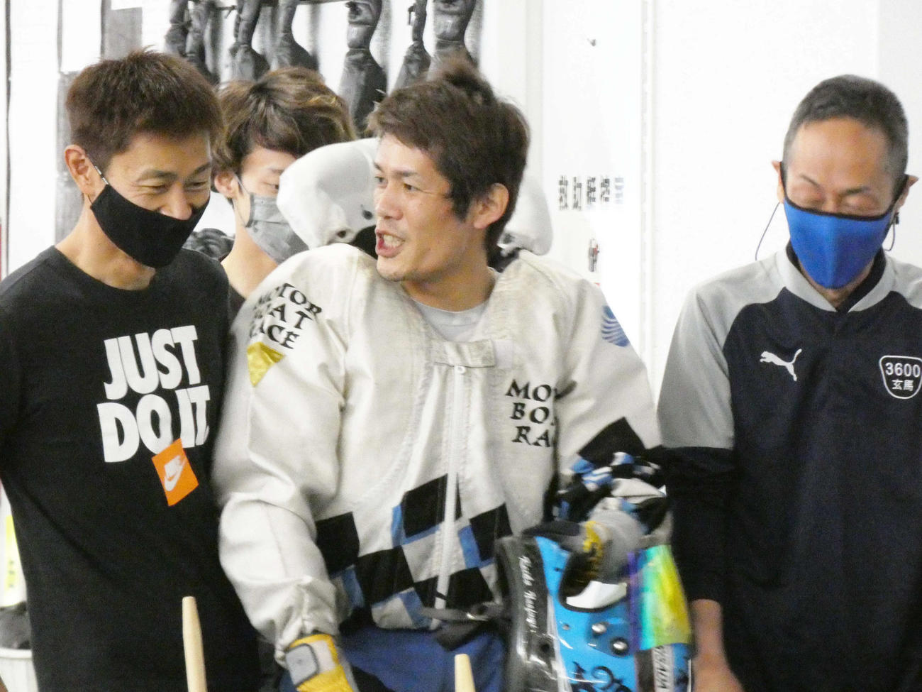 優勝戦の1枠を手にした森定晃史（中央）。レース足を生かしてVゴールだ（撮影・前原一樹）