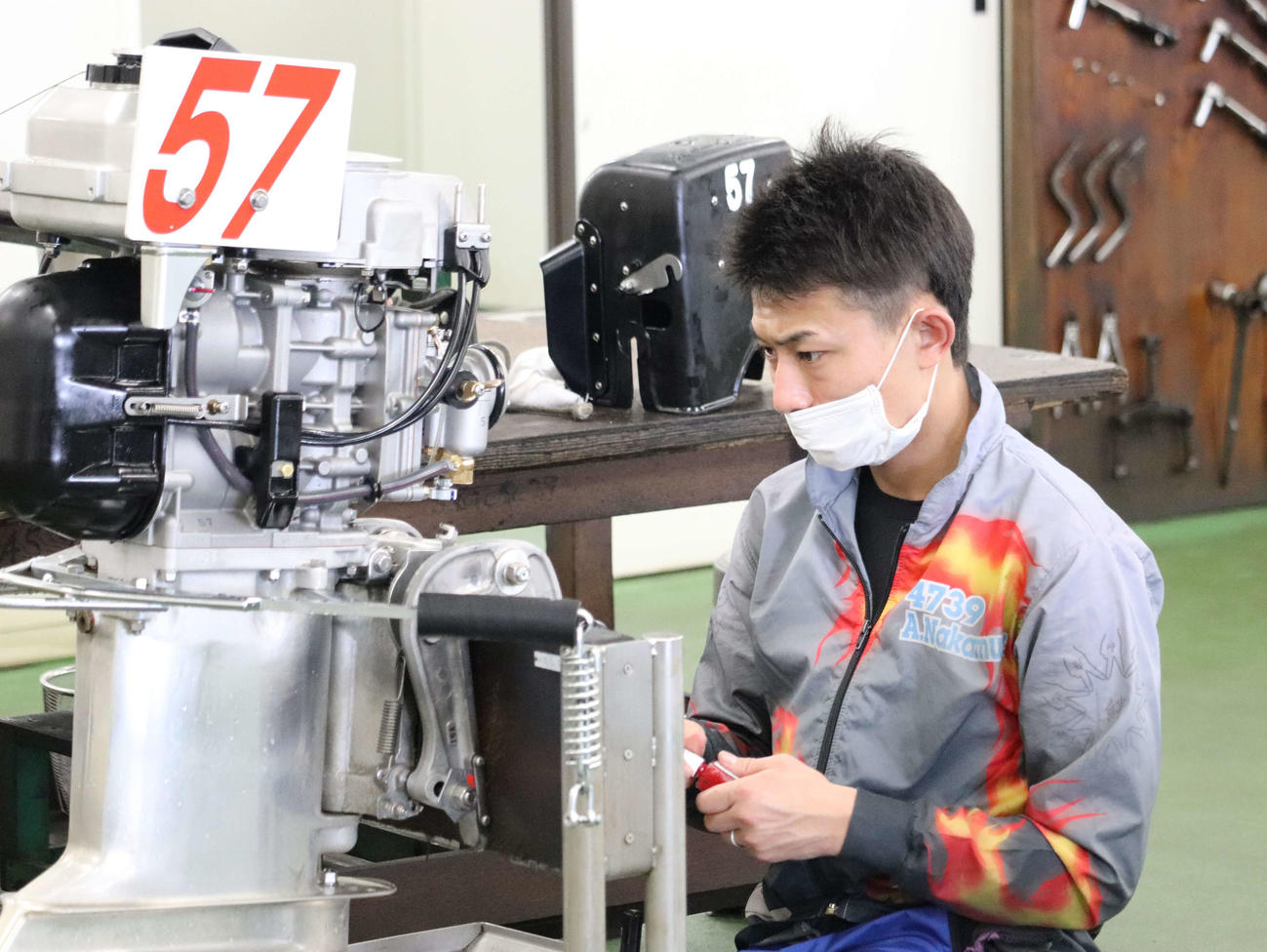 中村晃朋が57号機にぞっこんの様子だ