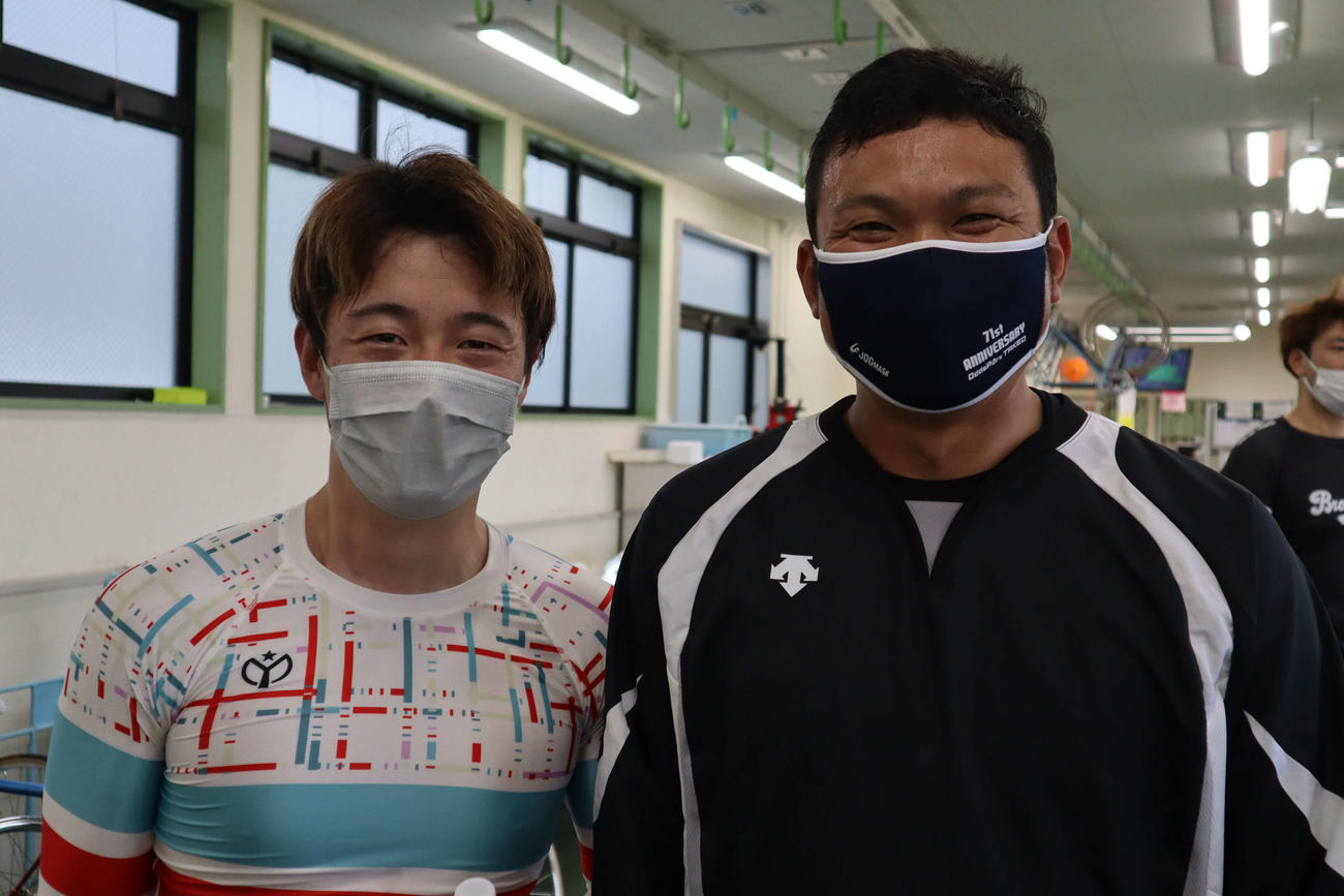 古川貴之（右）は平川慎太郎と佐賀ワンツーの結果に笑顔（撮影・音無剛）