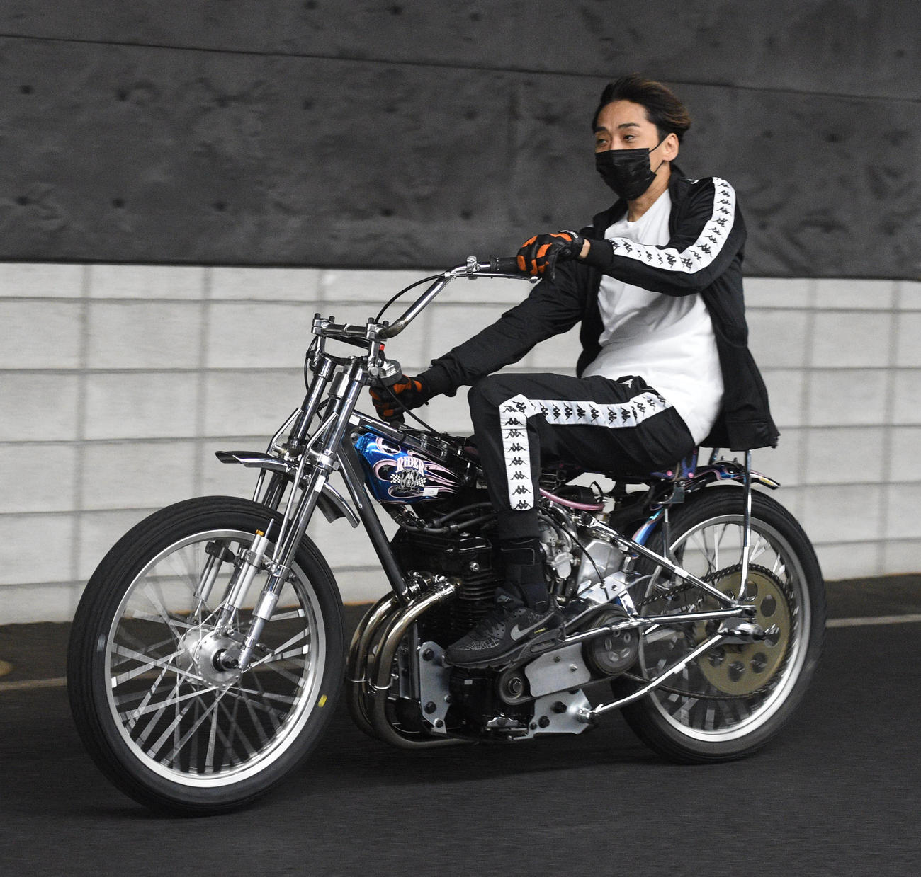 落車事故以来、初の試走をする森且行（撮影・柴田隆二）