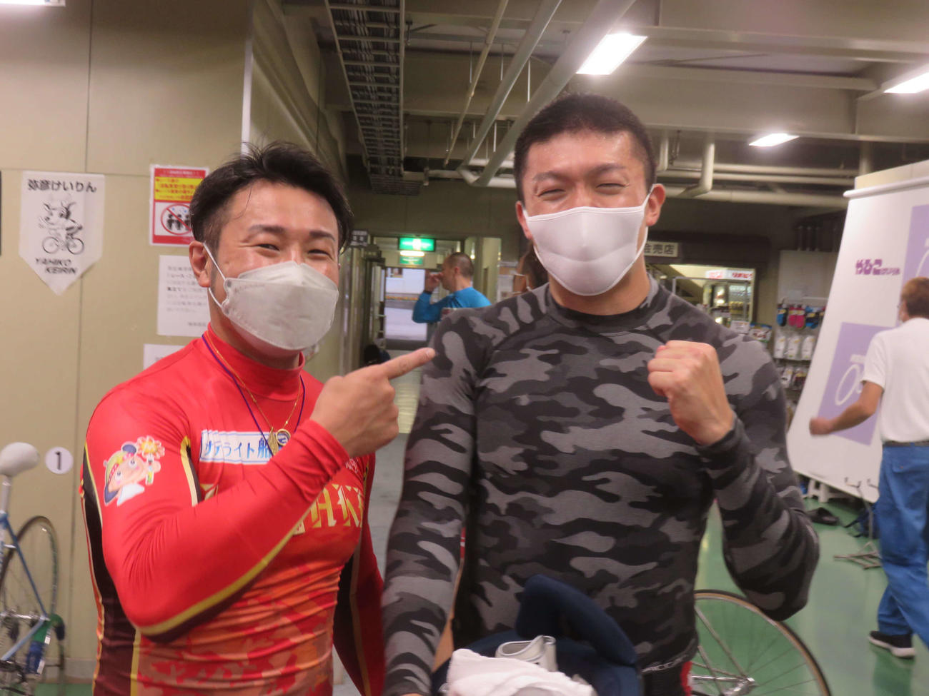 予選8Rでワンツーを決めた伊勢崎彰大（左）と染谷幸喜の千葉コンビ
