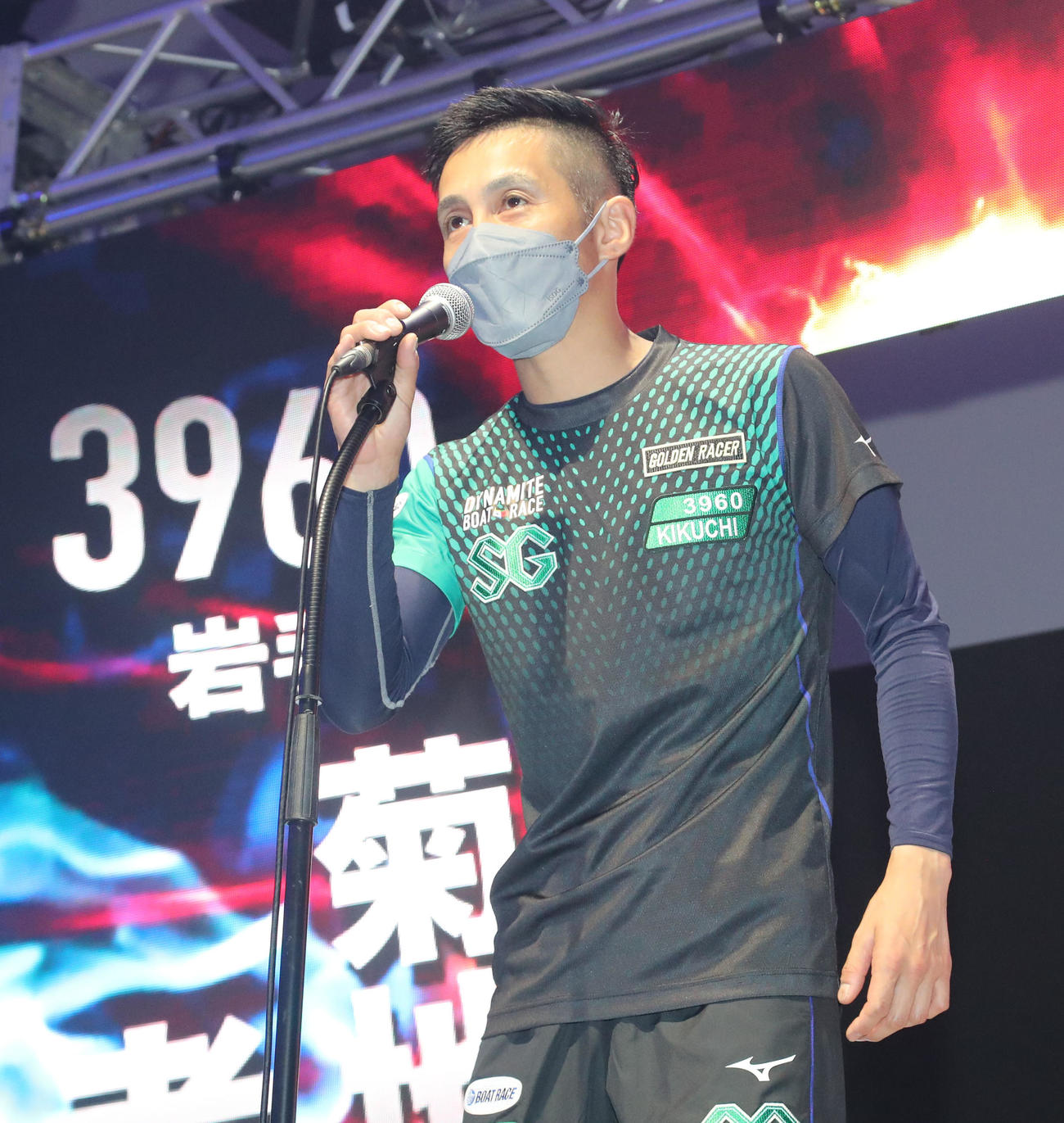 開会式で元気よくあいさつする菊地孝平（撮影・梅根麻紀）