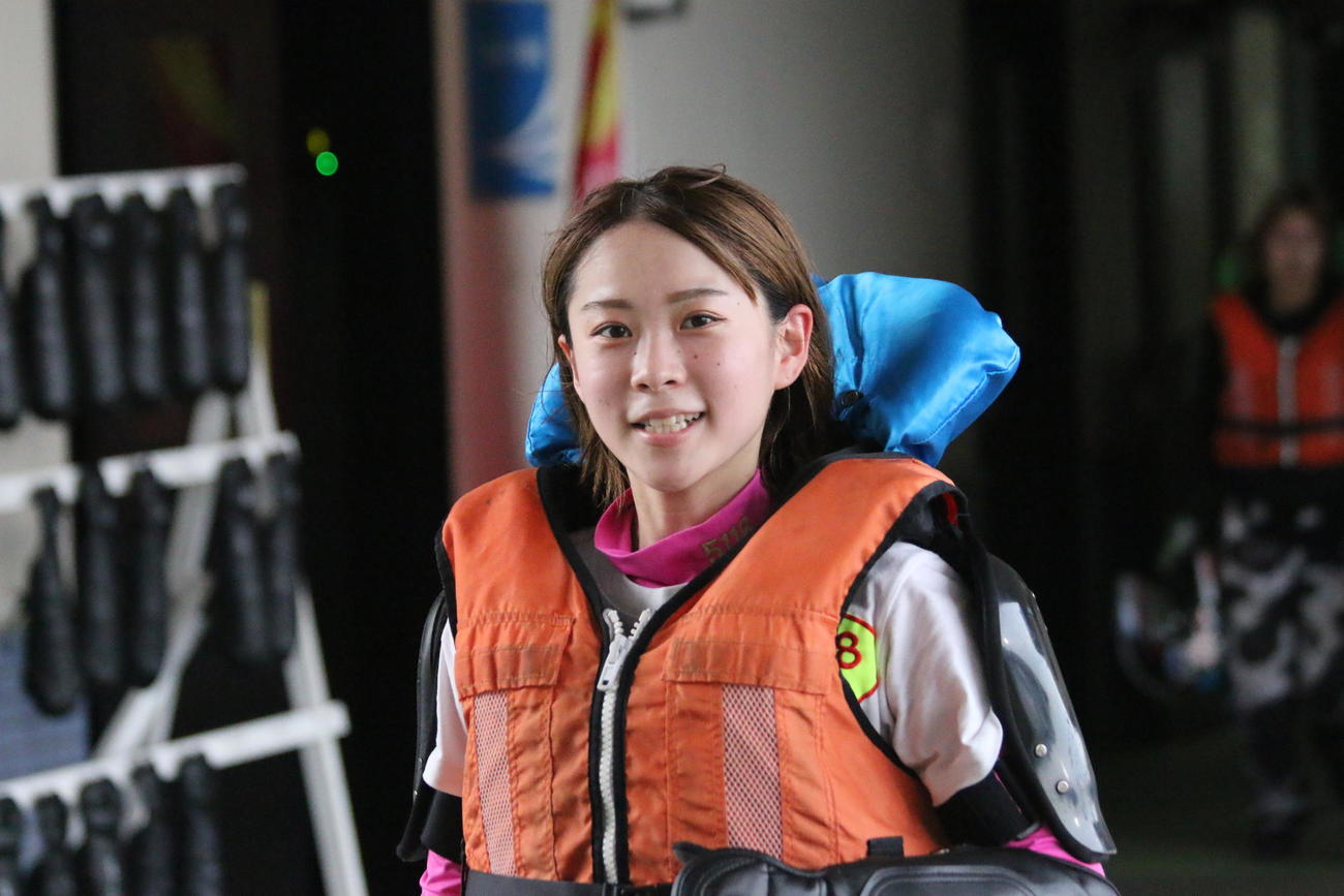 上昇機の17号を手にした野田祥子なづきが、まず若松初勝利を目指す