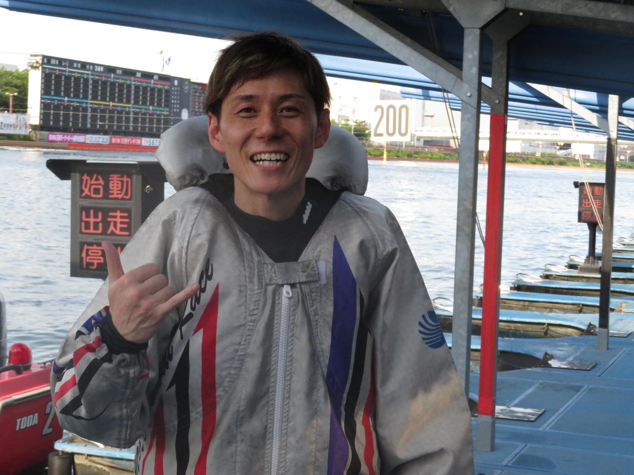 通算20度目に「あいつが戻ってくるので」と同期・峰竜太ばりのアロハポーズで喜ぶ河村了