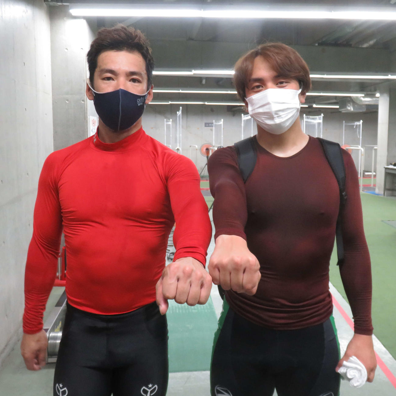 「決勝こそワンツー」と意気込む橋本瑠偉（右）と吉田勇人
