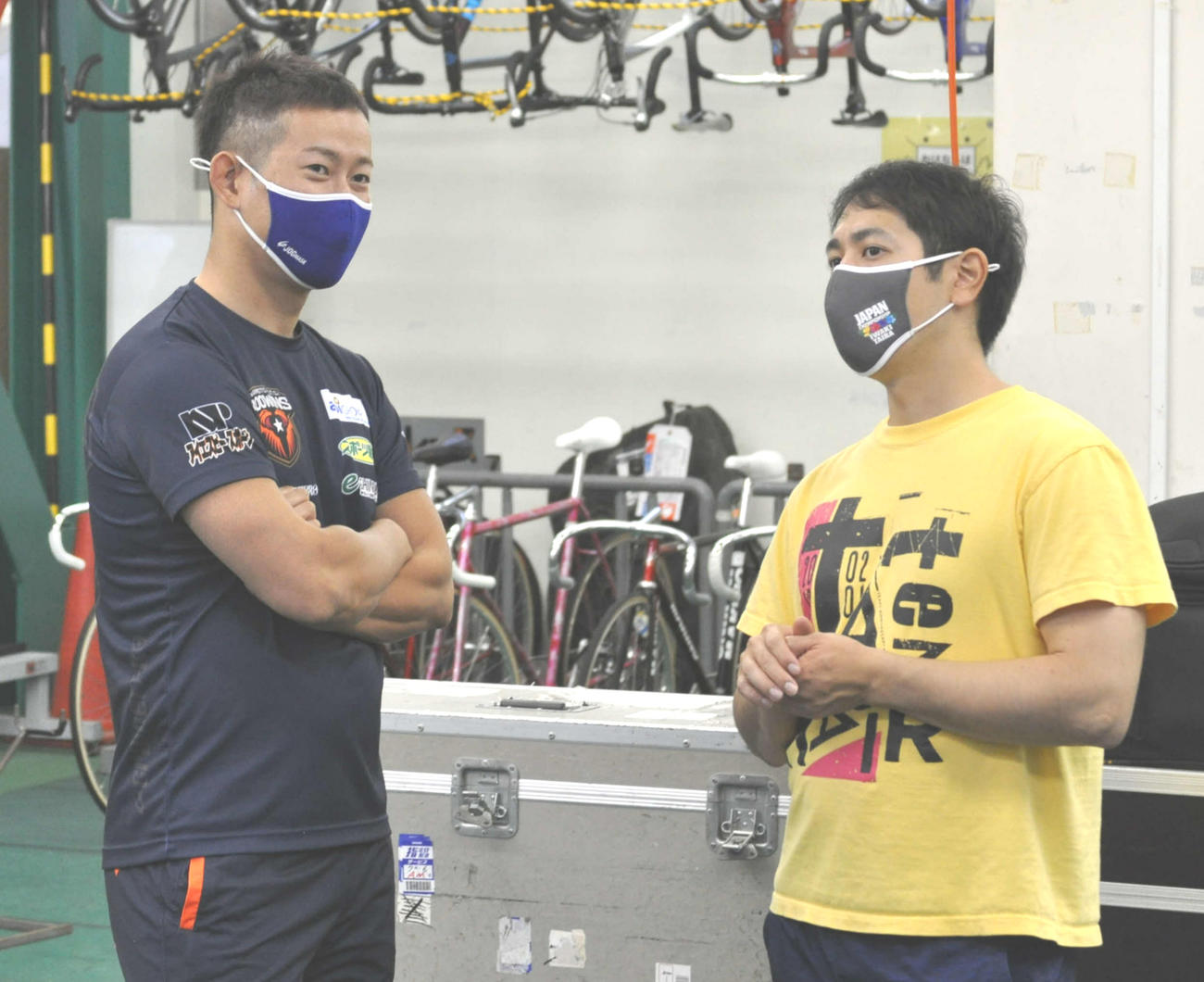 みなし着順の抽選で敗れ決勝進出を逃した脇本雄太（左）と松浦悠士