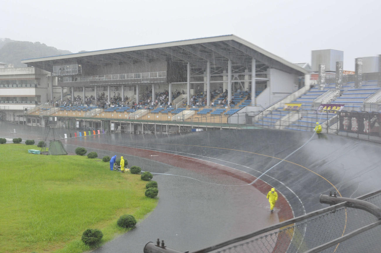 ゲリラ豪雨に見舞われた福井競輪場（2022年7月9日撮影）