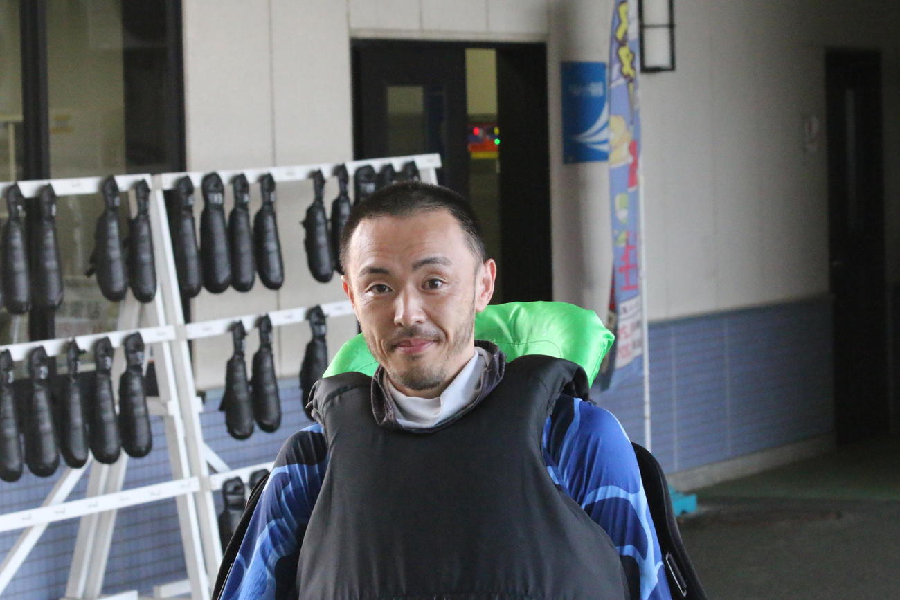 勝負駆けを2コースまくりで快勝した出畑孝典が準優9R、4コースから地元の意地を見せる