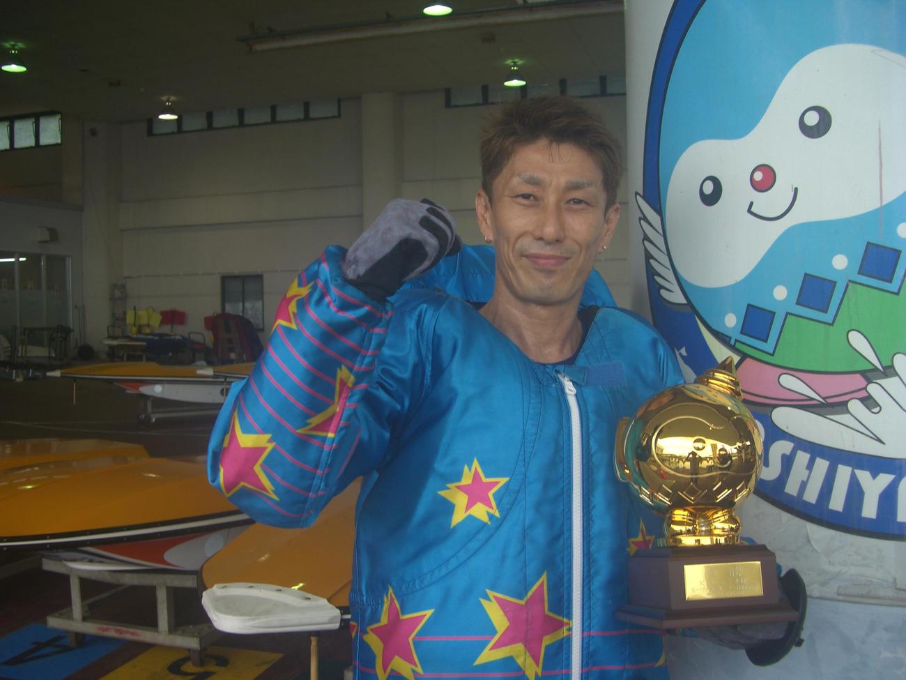 4コース差しを決めて優勝を飾った原田幸哉