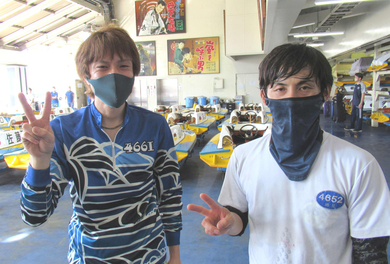 伸び寄り酒見峻介（右）と出足寄り中島昂章（左）は仲良し佐賀支部同期コンビ