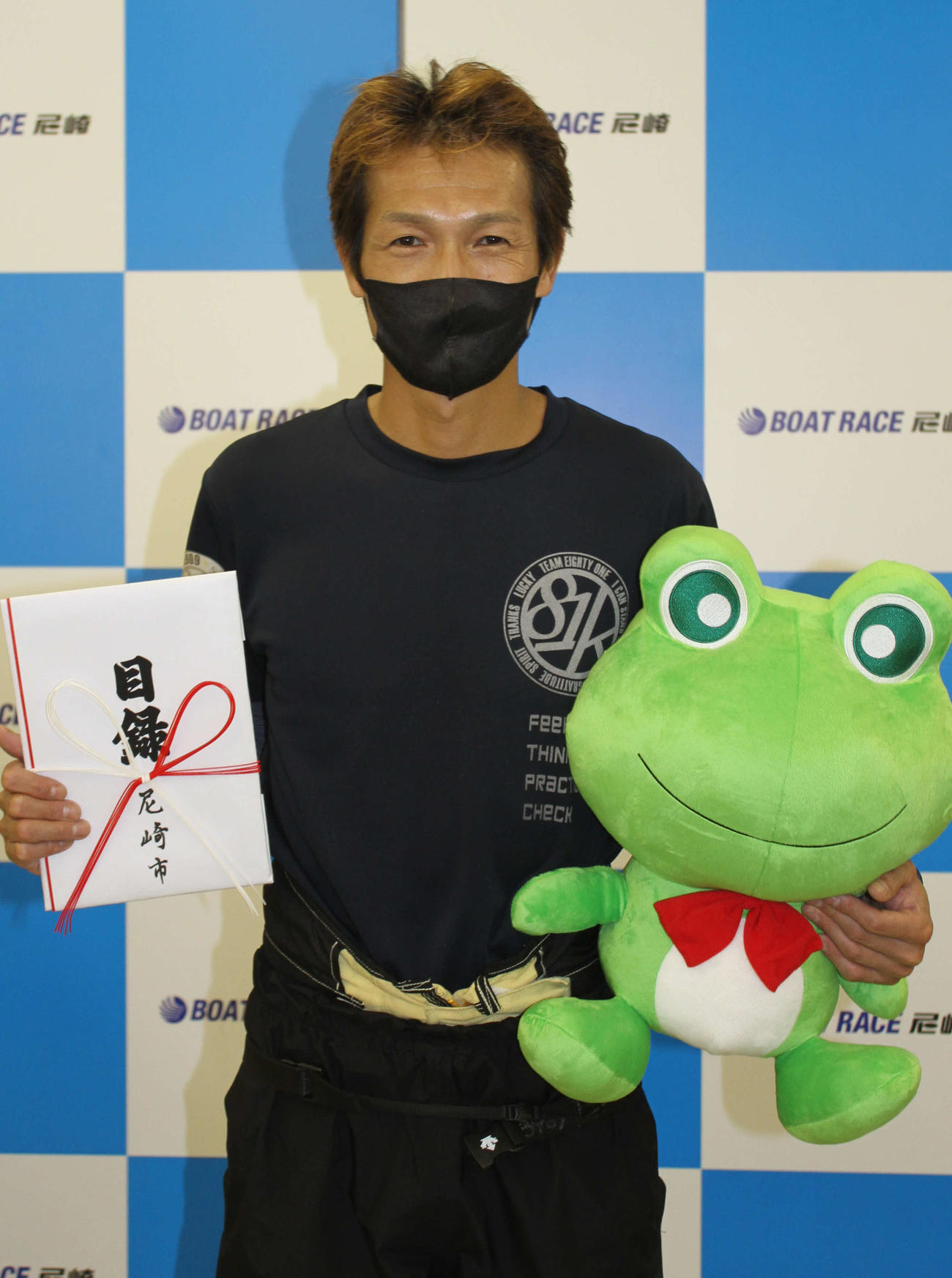 通算2000勝を達成して笑顔の佐々木康幸（撮影・北條直治）