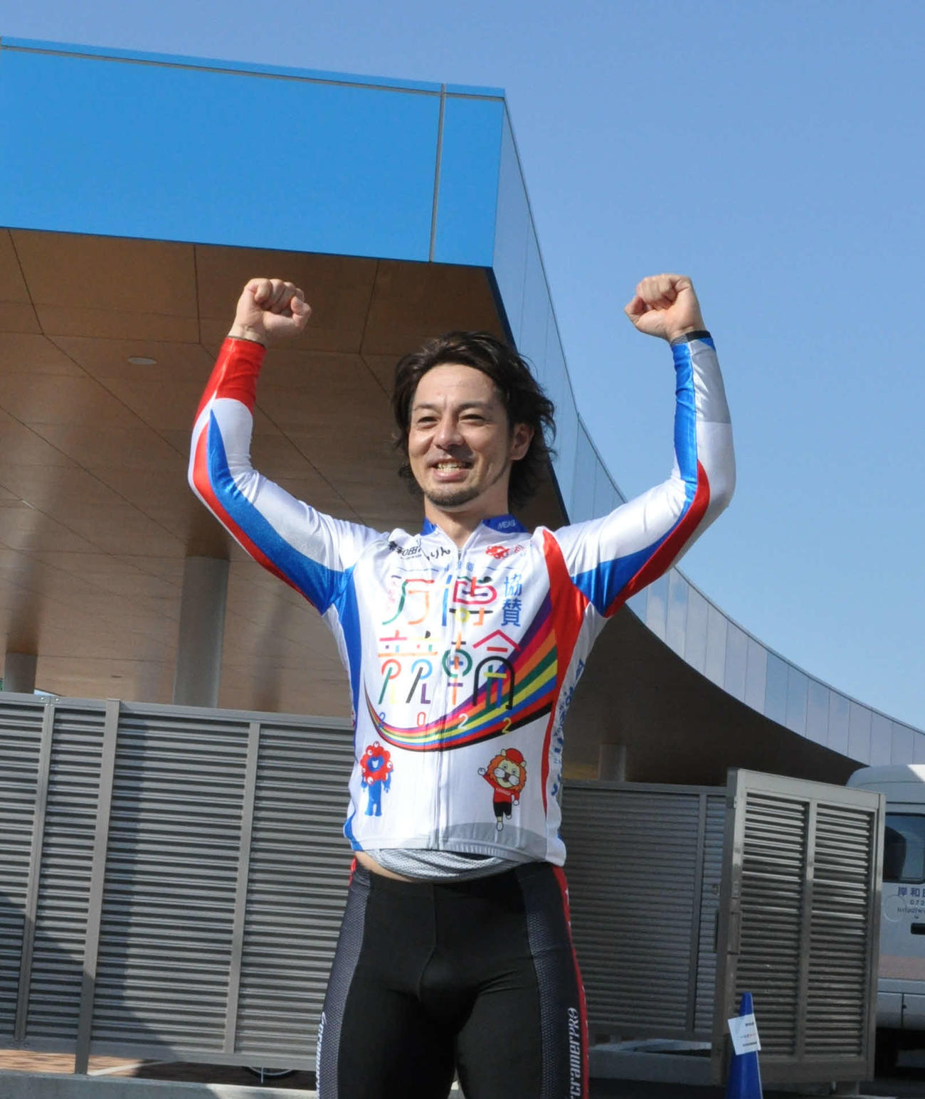 優勝した山本伸一が歓喜のガッツポーズ（撮影・山田敏明）