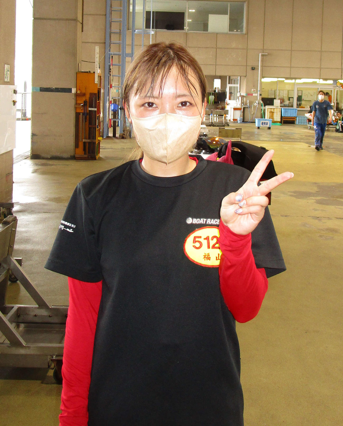 自身初のイン逃げを決め、Vサインの福山恵里奈（撮影・安井雅彦）