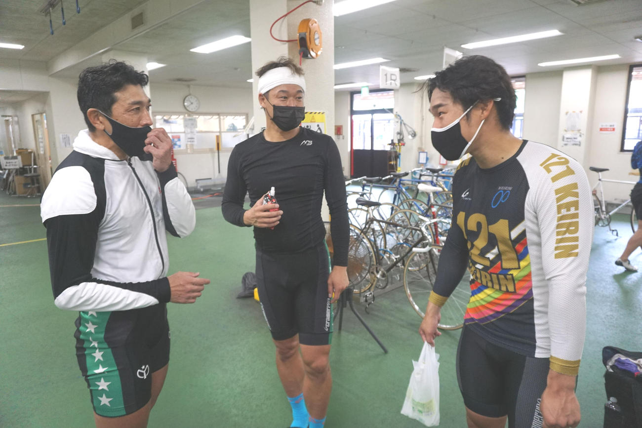 決勝へ進んだ福岡3人衆の中川聖大（右）、松丸裕紀（中）、立石拓也