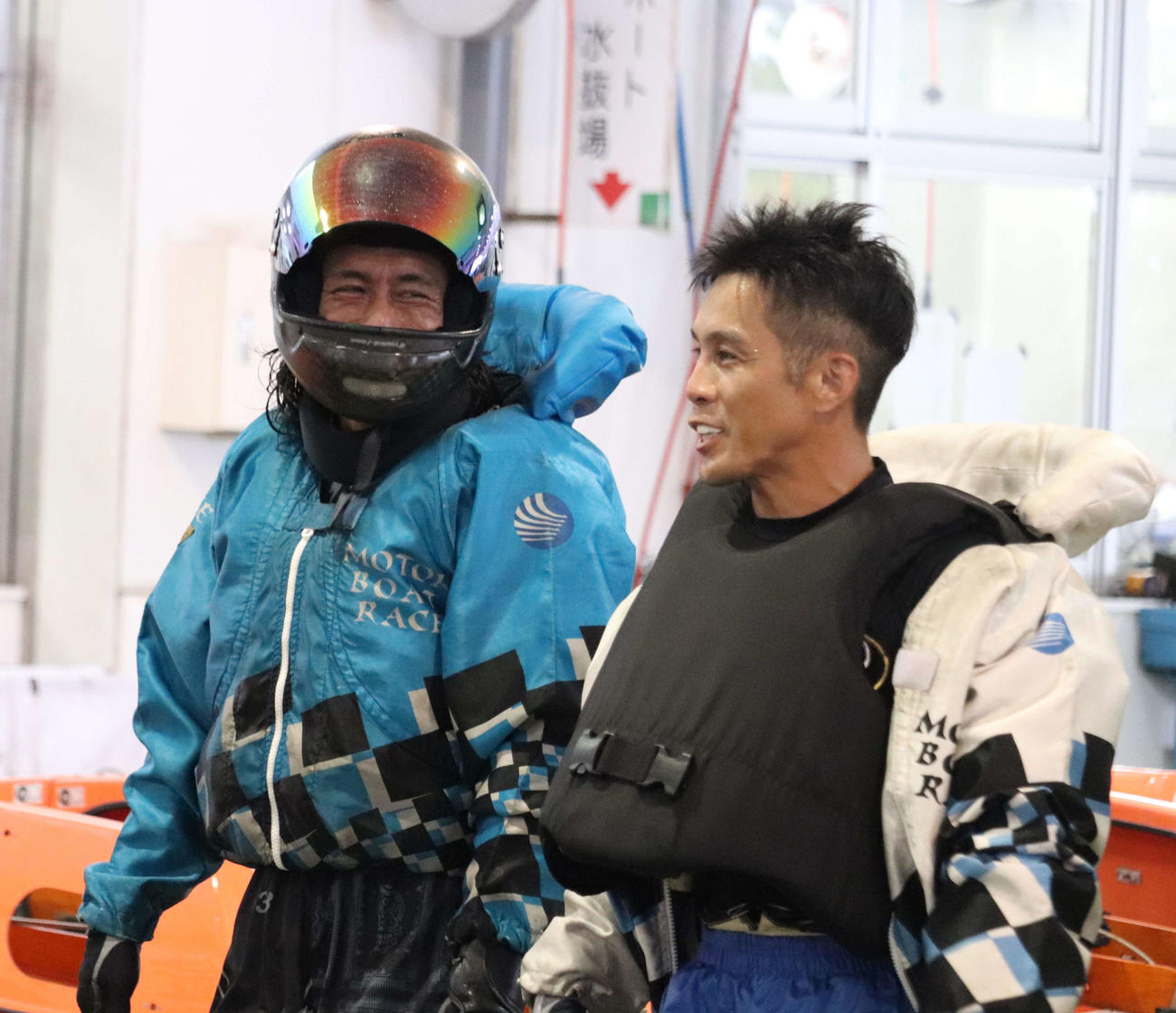 菊地孝平（右）が初日メインのドリーム戦を逃げ切り、人気に応えた（左は伊藤将吉）