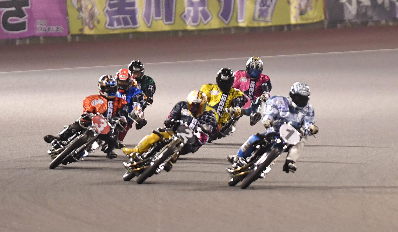 12R優勝戦、1着青山周平（1）、2着早川清太郎（2）、3着永井大介（3）（撮影・柴田隆二）