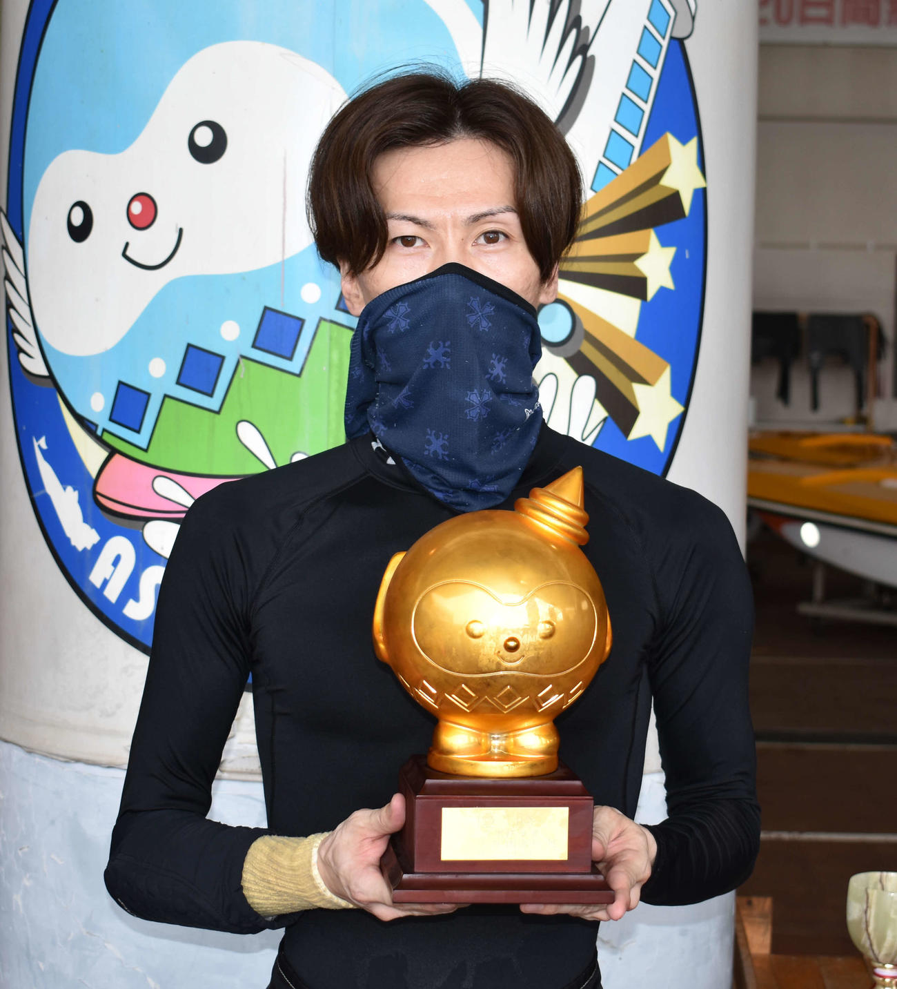 優勝した岡崎恭裕