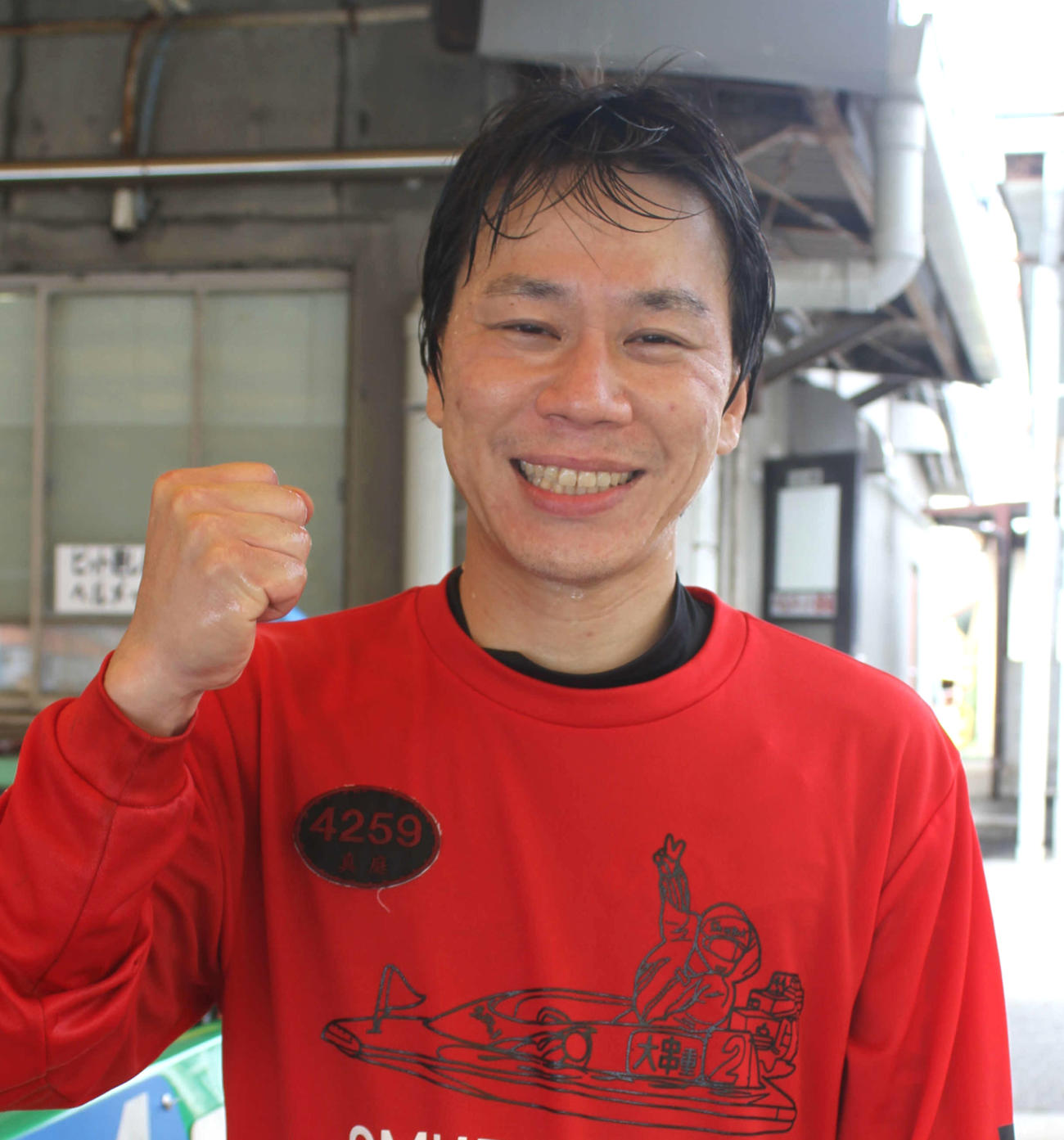 真庭明志がデビュー通算1000勝を達成。水神祭を行い手荒い祝福を受けた（撮影・北條直治）