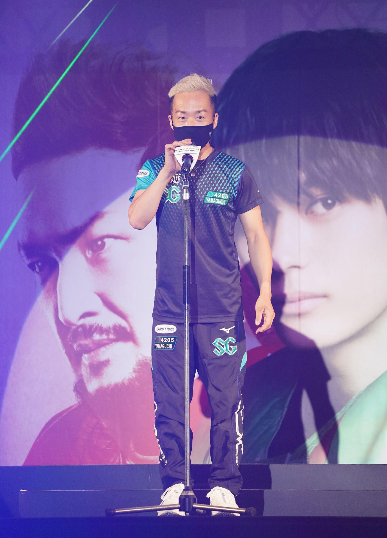第68回ボートレースメモリアル「1日目」　開会セレモニーであいさつをする山口（撮影・森本幸一）