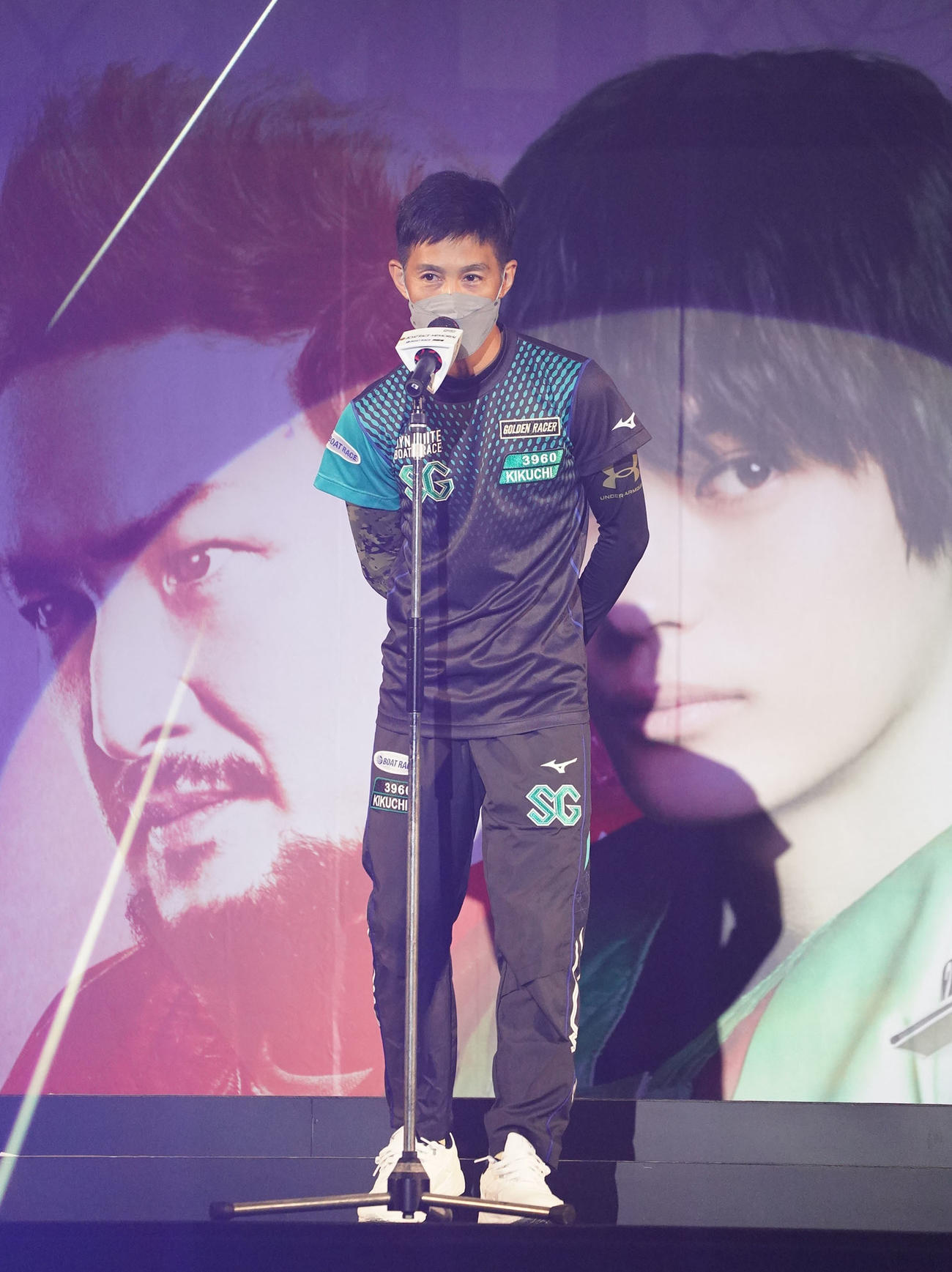 第68回ボートレースメモリアル「1日目」　開会セレモニーであいさつをする菊地（撮影・森本幸一）