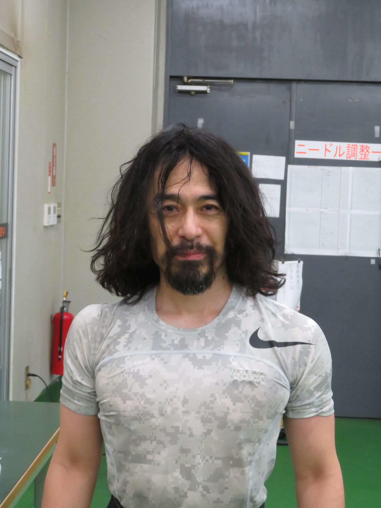 高橋英之が外見同様ワイルドな一撃を狙う