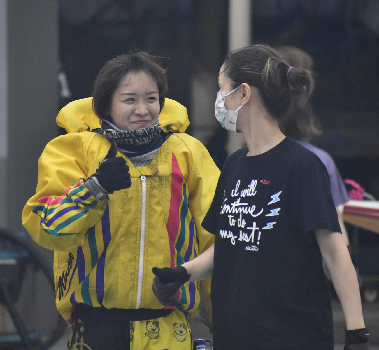 前田紗希（左）が2日目こそ初勝利を目指す