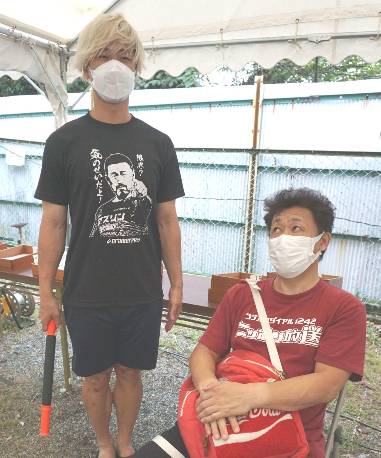 内藤宣彦は待望の守沢太志(左)との連係にも浮かない顔？
