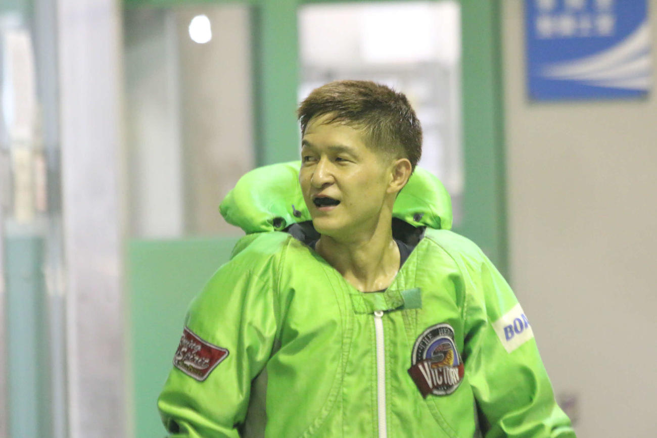西日本スポーツ杯　8Rで6コースからまくり差しを決めた岡村将也が29万3690円の高配当を提供した