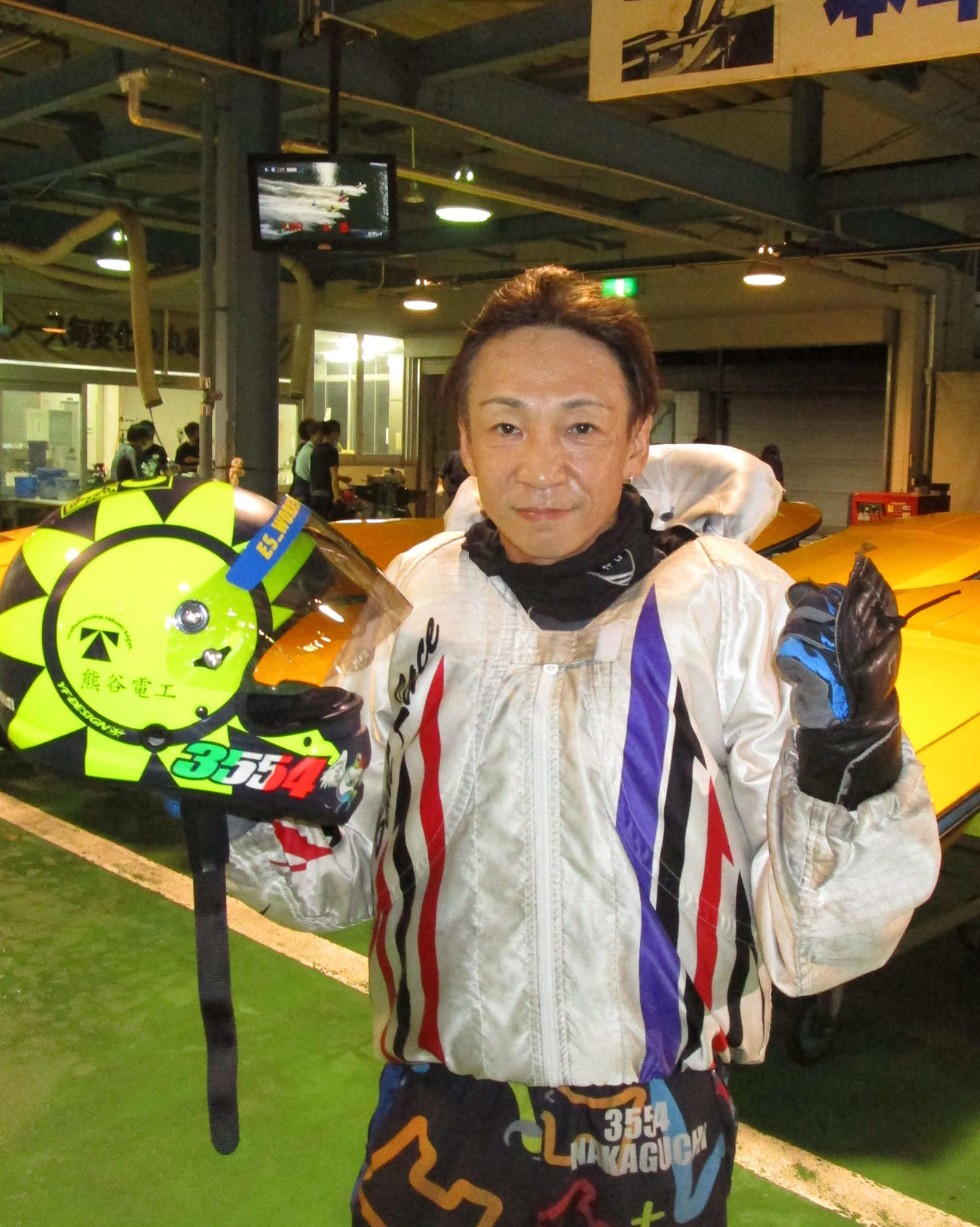 丸亀初Vを飾り、ガッツポーズの仲口博崇