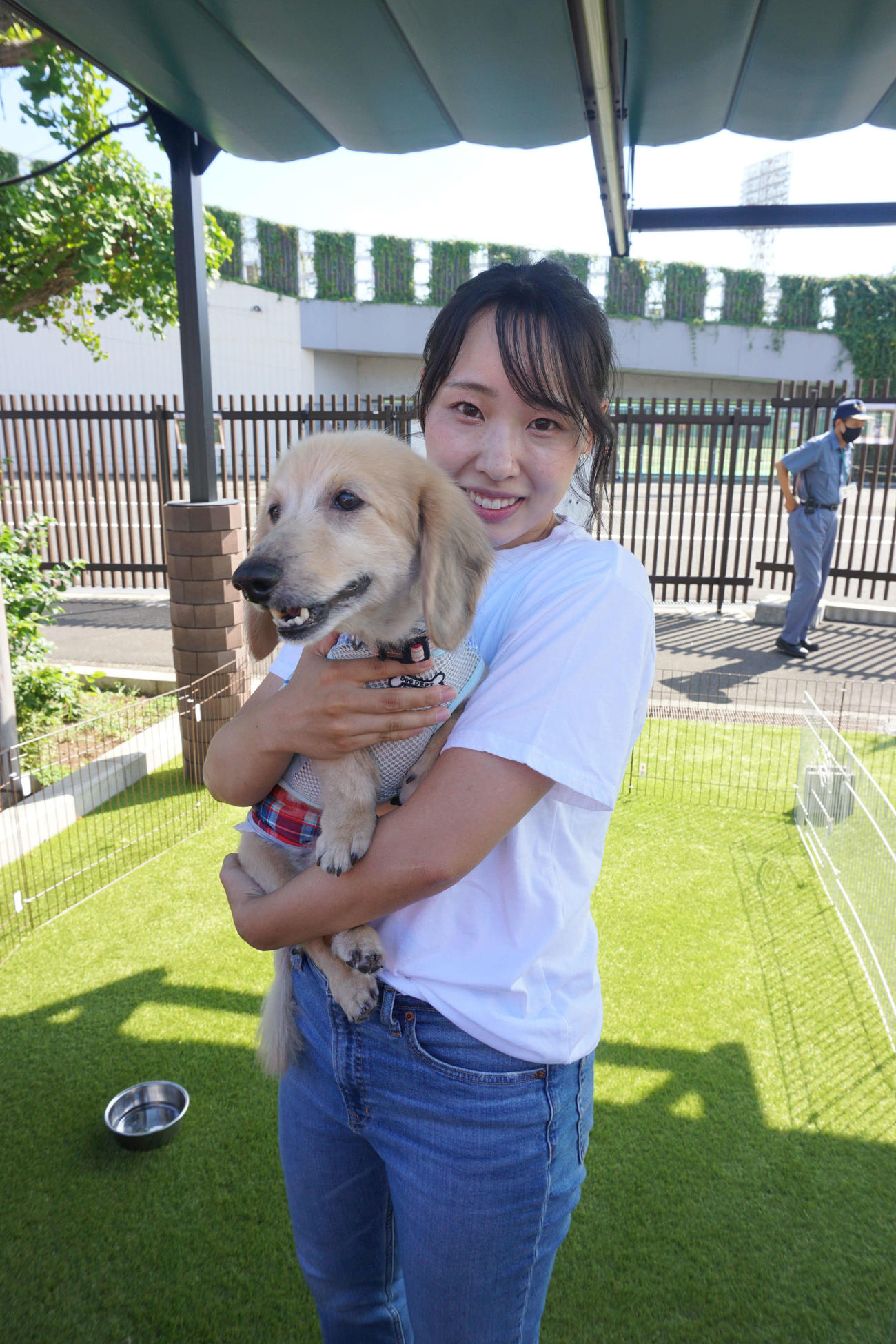 保護犬活動に取り組む高木真備さんが場内でイベントを行った