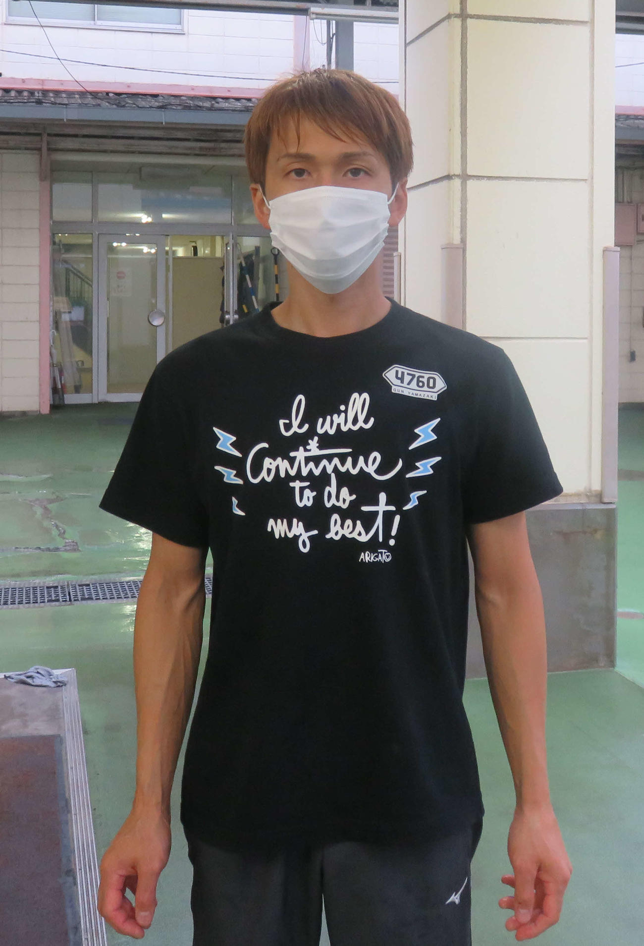 行き足抜群の山崎郡。優勝戦も準優と同じ4枠で全速スリットを行く